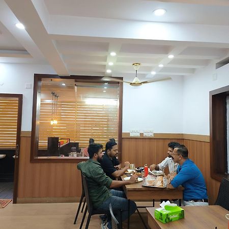 נדומבסרי Blue Bell Cochin Airport Hotel מראה חיצוני תמונה