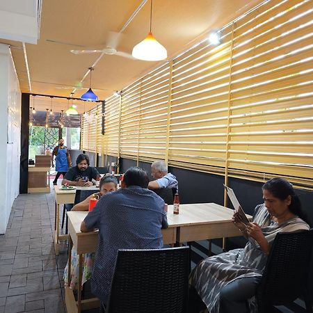 נדומבסרי Blue Bell Cochin Airport Hotel מראה חיצוני תמונה