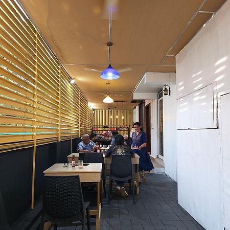 נדומבסרי Blue Bell Cochin Airport Hotel מראה חיצוני תמונה