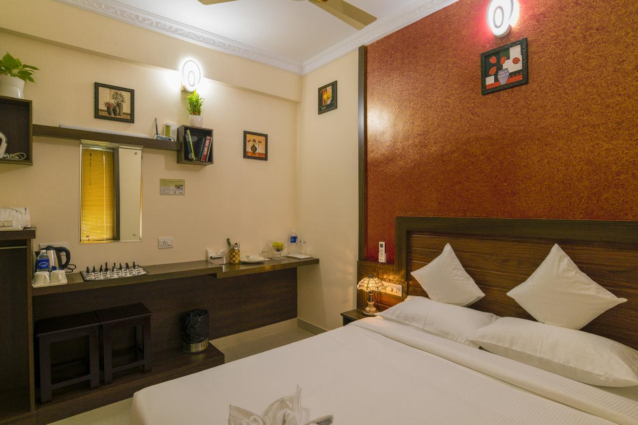 נדומבסרי Blue Bell Cochin Airport Hotel מראה חיצוני תמונה