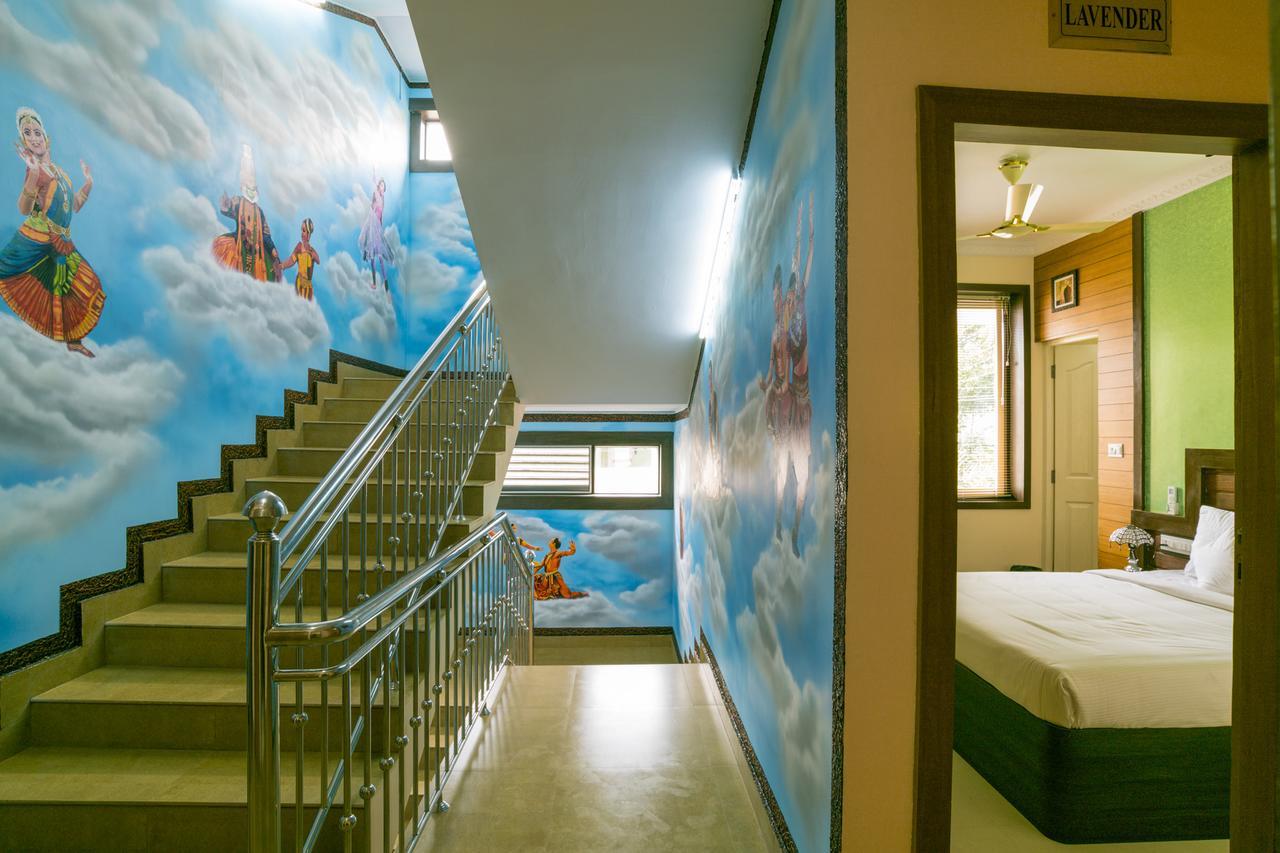 נדומבסרי Blue Bell Cochin Airport Hotel מראה חיצוני תמונה