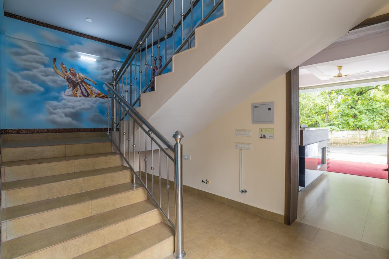 נדומבסרי Blue Bell Cochin Airport Hotel מראה חיצוני תמונה