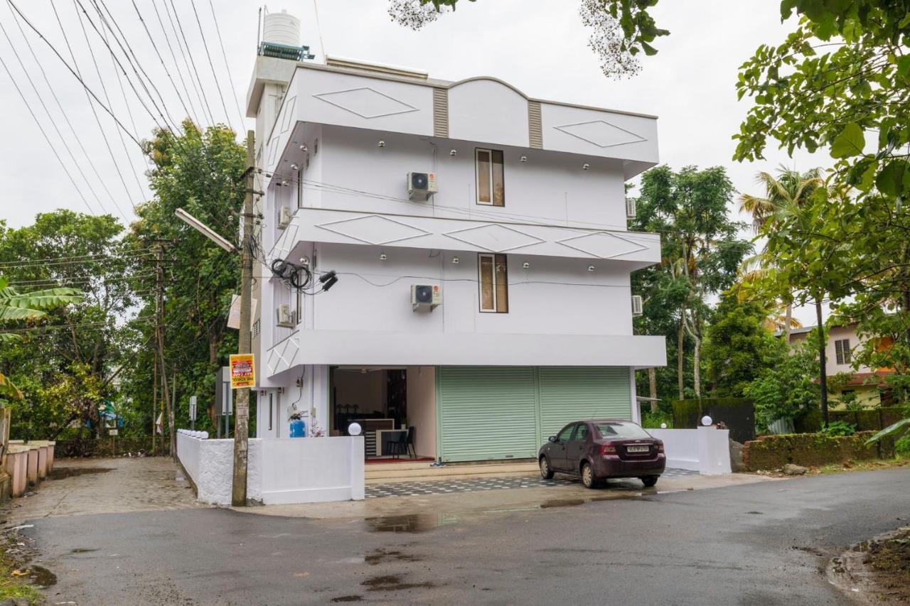 נדומבסרי Blue Bell Cochin Airport Hotel מראה חיצוני תמונה