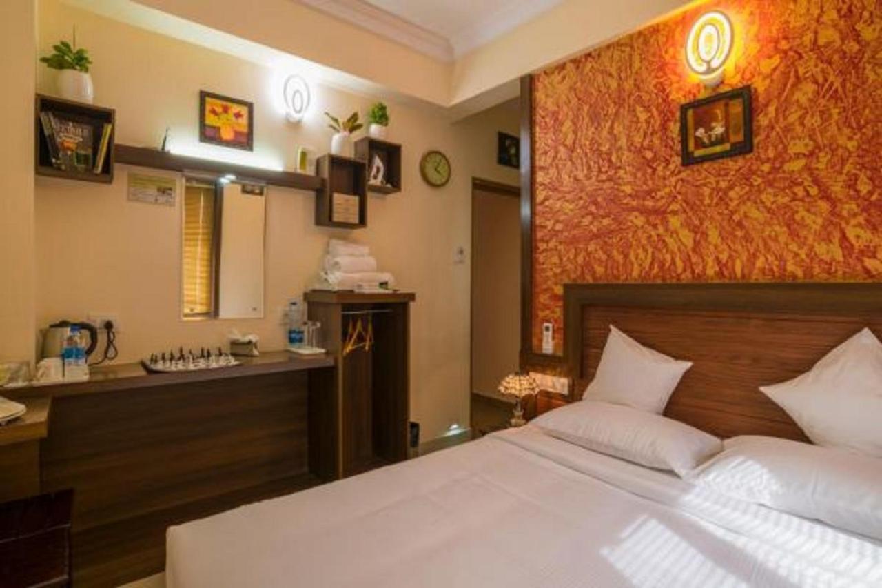 נדומבסרי Blue Bell Cochin Airport Hotel מראה חיצוני תמונה